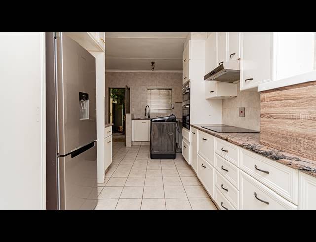 480M² OFFICE FOR SALE IN FOURWAYS